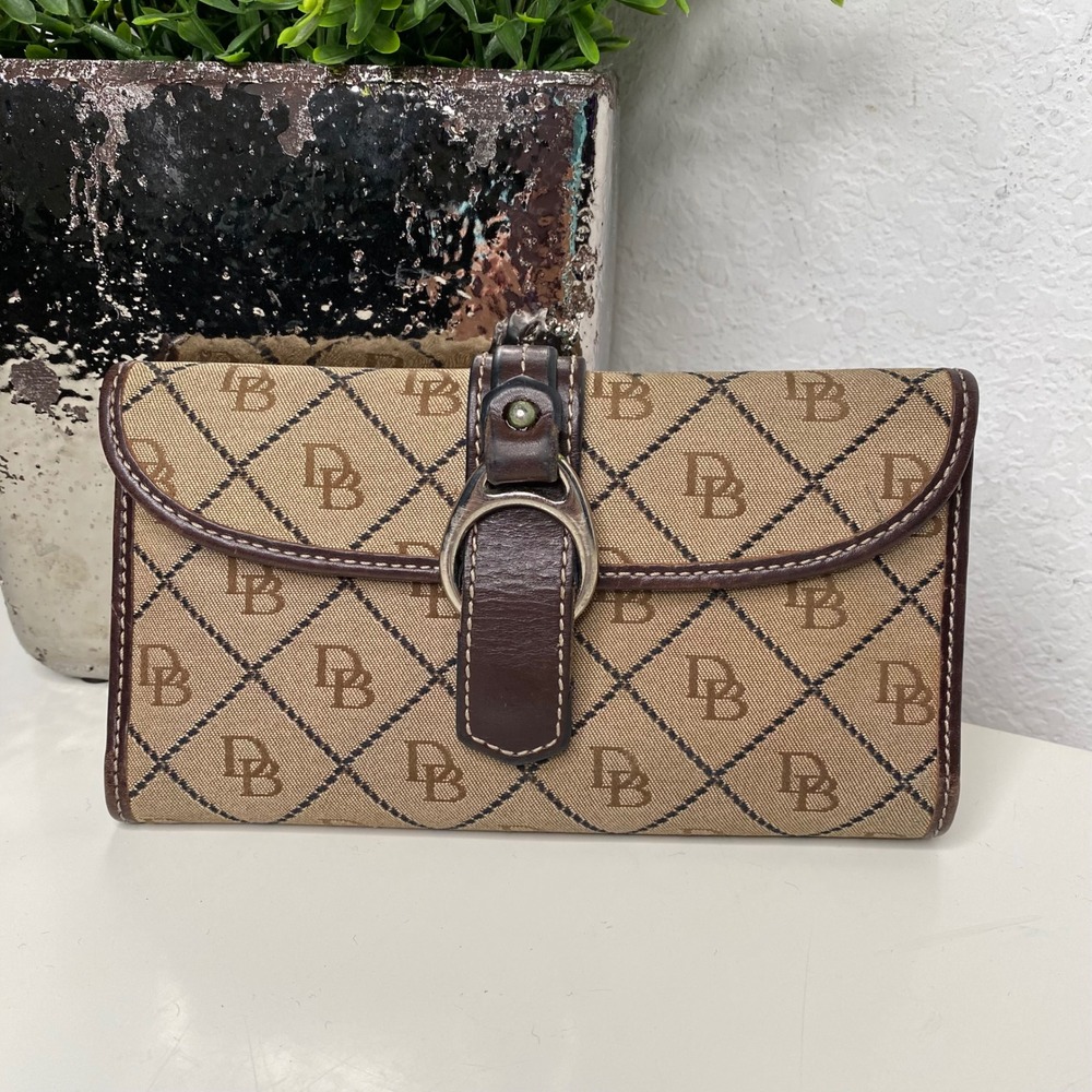 Dooney Bourke Classic Signature Logo Canvas Leather Trim Trifold Wallet Brown‎
